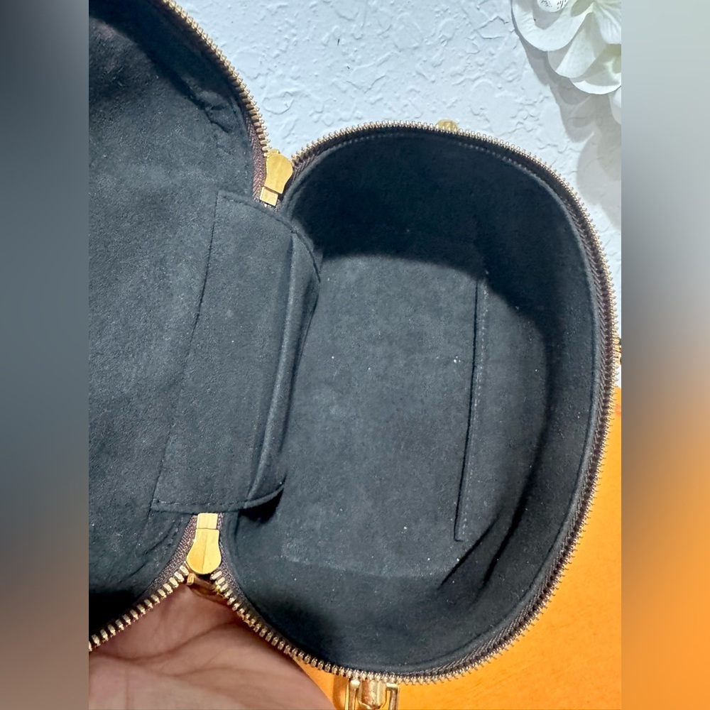 Louis Vuitton Reverse Monogram Vanity PM - Picture 8 of 14